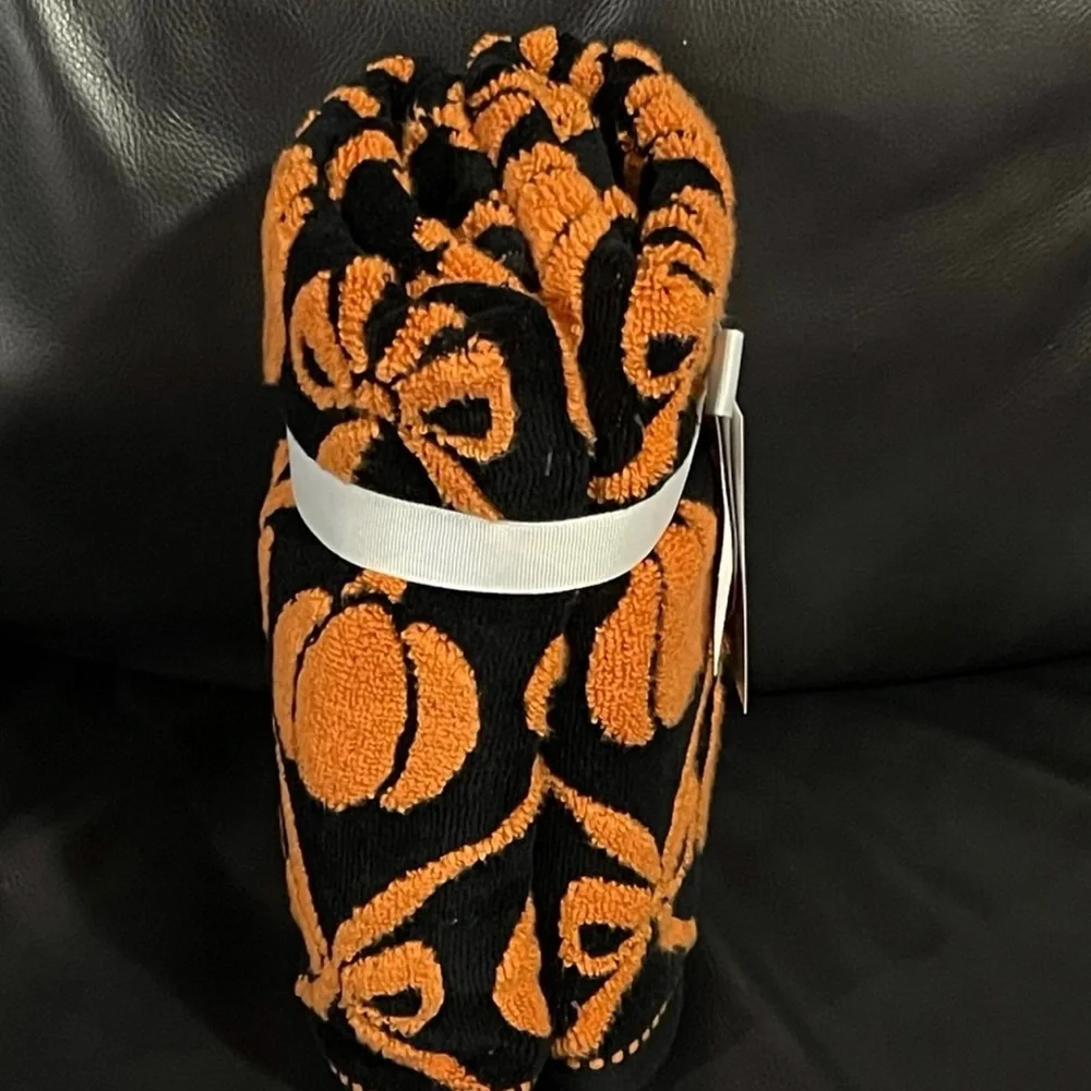 Halloween CARO HOME Pumpkins and Bows Hand Towels, Set of 2